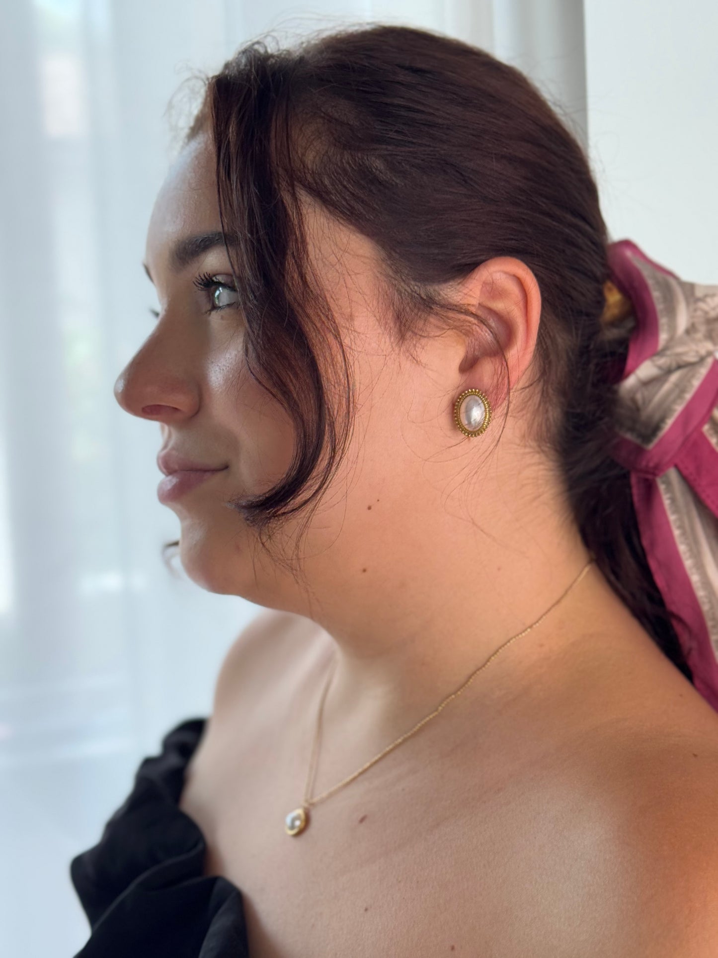 Round Botton Pearl Earrings