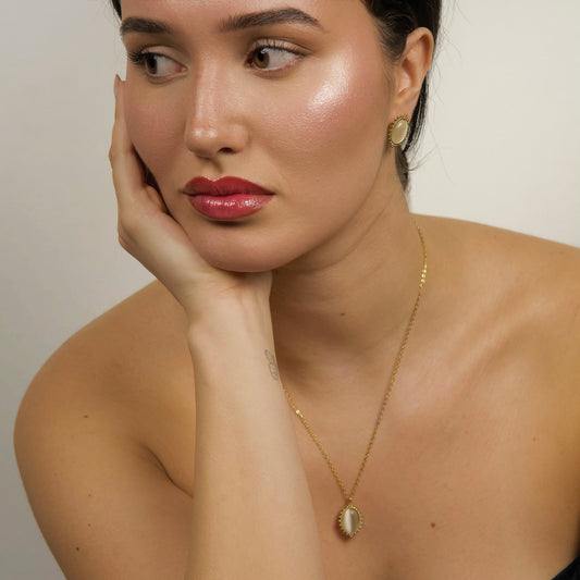 Pearl White Oval Jewelry Set