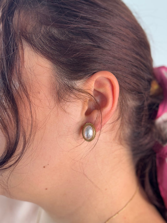 Round Botton Pearl Earrings