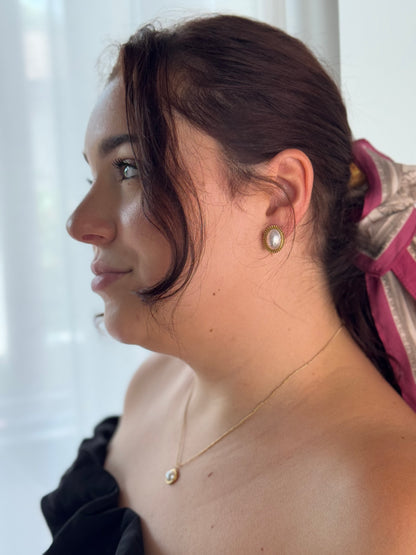 Round Botton Pearl Earrings