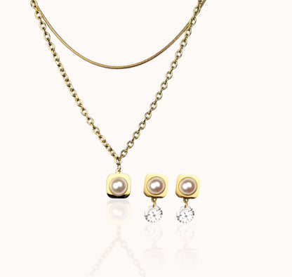Pearl and Crystal Necklace Set