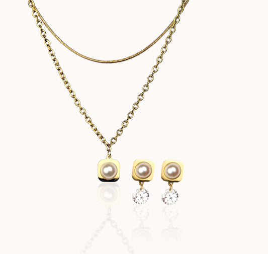 Pearl and Crystal Necklace Set
